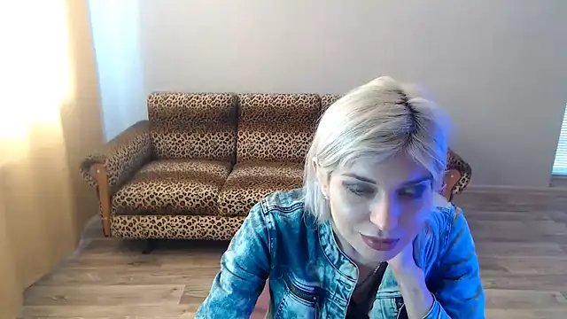 Snapshot of SexyBeatriice chatting on February 21, 2025, 10:28 am SexyBeatriice online show from February 21, 2025, 10:28 am