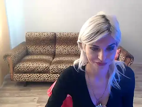 Snapshot of SexyBeatriice chatting on October 1, 2025, 6:30 am SexyBeatriice online show from October 1, 2025, 6:30 am