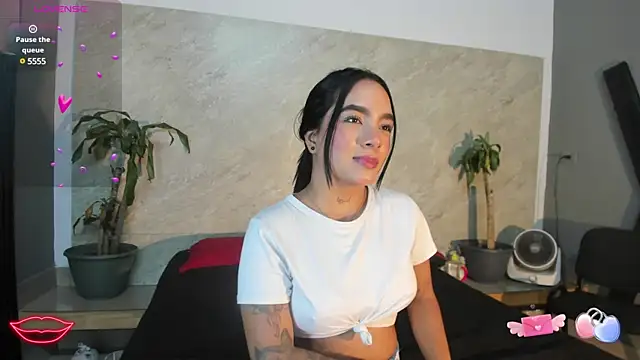 Estefy gomez09 online show from February 6, 2025, 8:13 pm