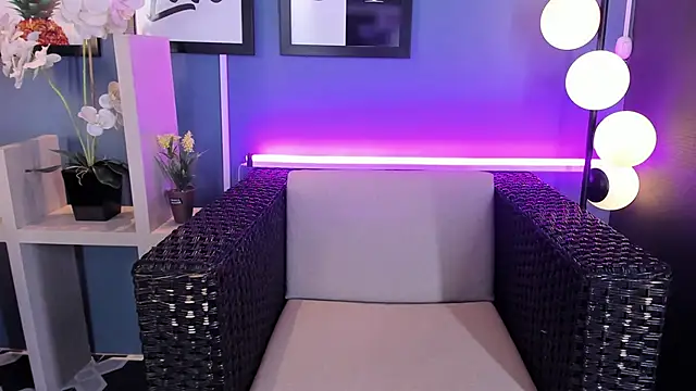 Snapshot of CandyLuxury__ chatting on February 10, 2025, 7:49 pm CandyLuxury online show from February 10, 2025, 7:49 pm