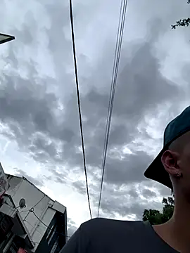 Snapshot of arevalo1124 chatting on October 23, 2025, 9:35 pm arevalo1124 online show from October 23, 2025, 9:35 pm