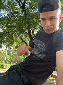 Snapshot of arevalo1124 chatting on November 10, 2025, 8:41 pm arevalo1124 online show from November 10, 2025, 8:41 pm