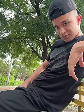 Snapshot of arevalo1124 chatting on November 13, 2025, 9:03 pm arevalo1124 online show from November 13, 2025, 9:03 pm