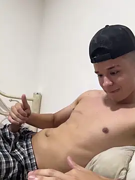 Snapshot of arevalo1124 chatting on November 14, 2025, 12:15 pm arevalo1124 online show from November 14, 2025, 12:15 pm