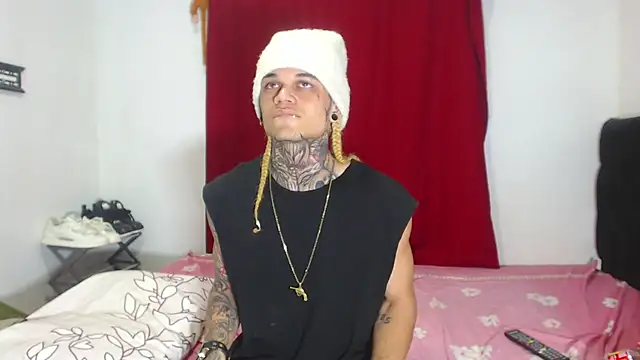 Snapshot of hot_man05 chatting on January 30, 2025, 2:06 am hot man05 online show from January 30, 2025, 2:06 am