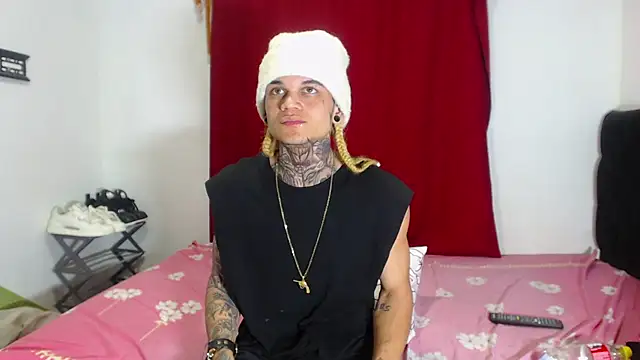 Snapshot of hot_man05 chatting on January 30, 2025, 8:11 am hot man05 online show from January 30, 2025, 8:11 am