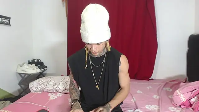 Snapshot of hot_man05 chatting on January 31, 2025, 1:01 am hot man05 online show from January 31, 2025, 1:01 am