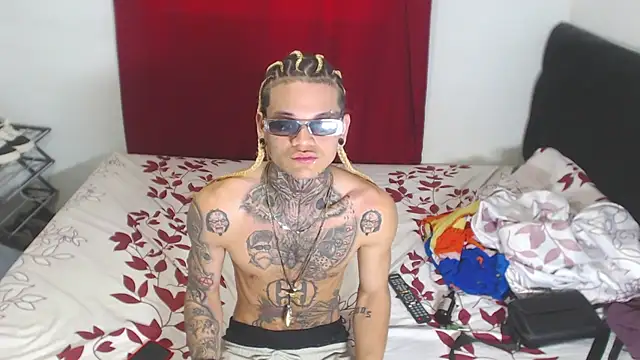 Snapshot of hot_man05 chatting on February 3, 2025, 3:17 pm hot man05 online show from February 3, 2025, 3:17 pm