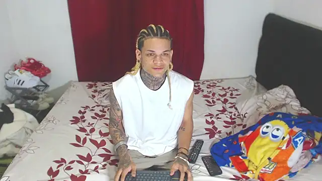 Snapshot of hot_man05 chatting on February 18, 2025, 11:30 pm hot man05 online show from February 18, 2025, 11:30 pm