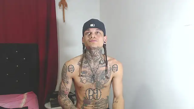 Snapshot of hot_man05 chatting on March 14, 2025, 2:42 am hot man05 online show from March 14, 2025, 2:42 am