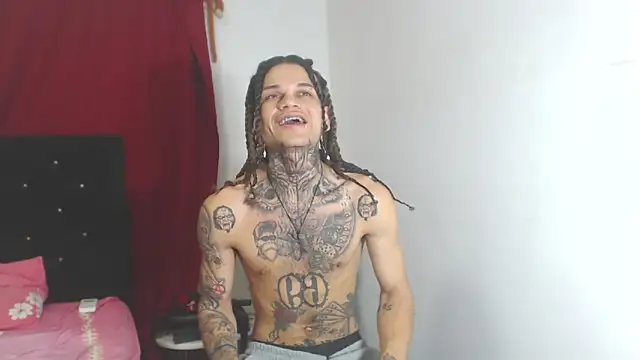 Snapshot of hot_man05 chatting on March 16, 2025, 8:32 am hot man05 online show from March 16, 2025, 8:32 am