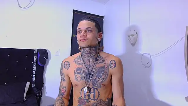 Snapshot of hot_man05 chatting on December 4, 2025, 9:01 pm hot man05 online show from December 4, 2025, 9:01 pm