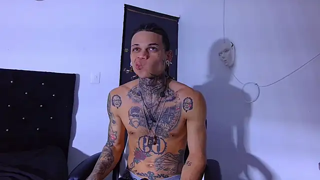 Snapshot of hot_man05 chatting on December 20, 2025, 12:40 am hot man05 online show from December 20, 2025, 12:40 am