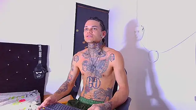 Snapshot of hot_man05 chatting on January 5, 2026, 7:28 pm hot man05 online show from January 5, 2026, 7:28 pm