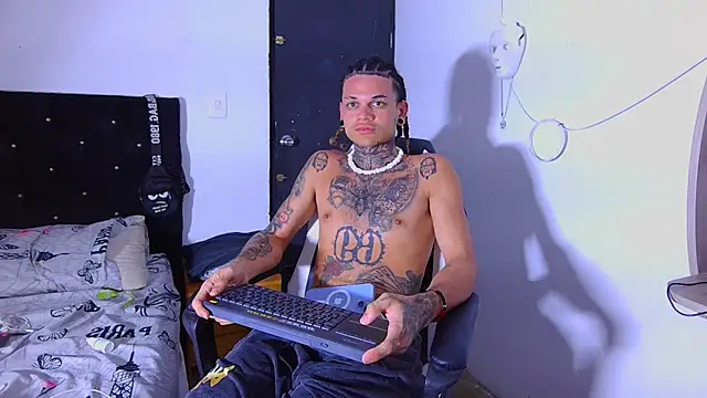 Snapshot of hot_man05 chatting on January 14, 2026, 4:07 am hot man05 online show from January 14, 2026, 4:07 am