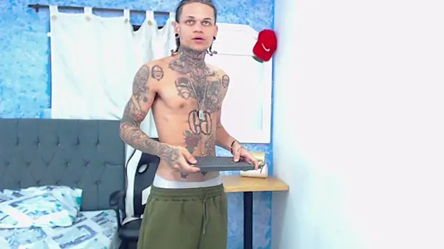 Snapshot of hot_man05 chatting on February 7, 2026, 1:31 am hot man05 online show from February 7, 2026, 1:31 am