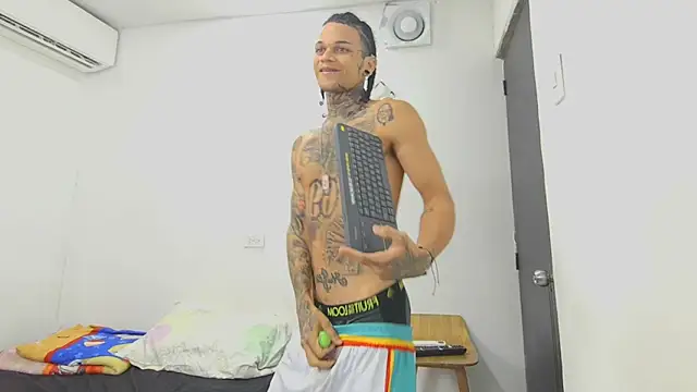 hot man05 online show from May 3, 2026, 9:43 pm