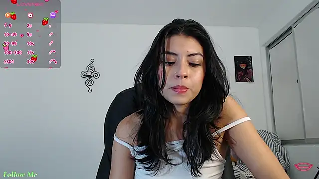 ellajonz online show from June 7, 2026, 2:37 am