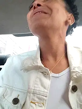 Lunasquirt1985 online show from February 19, 2025, 7:48 pm