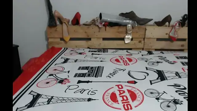 Lunasquirt1985 online show from March 3, 2025, 2:15 pm