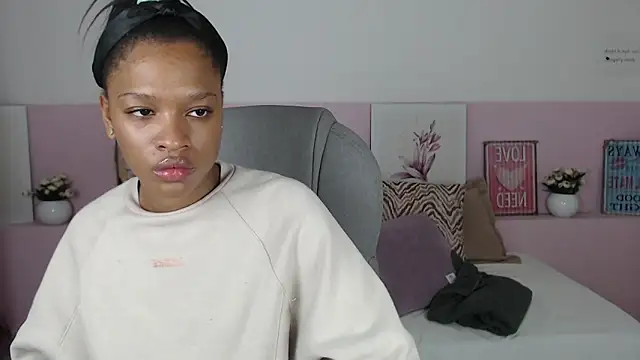 brendathompson  online show from February 13, 2025, 12:32 pm