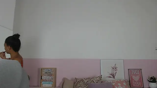 brendathompson  online show from February 17, 2025, 12:48 pm