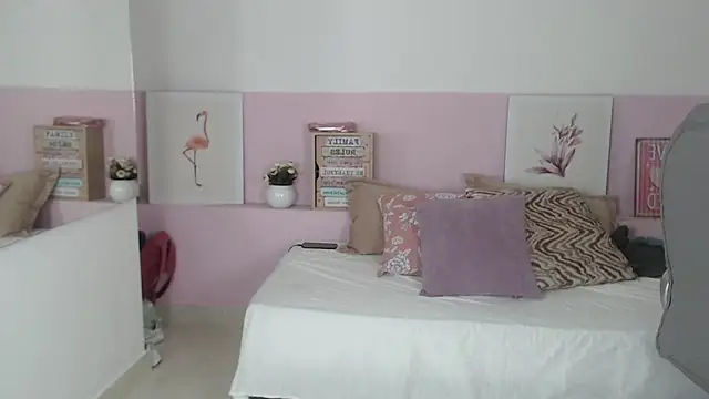 brendathompson  online show from February 24, 2025, 1:31 pm