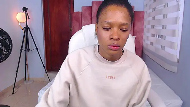 brendathompson  online show from March 3, 2025, 12:27 pm