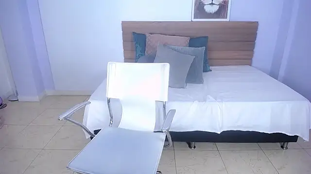 brendathompson  online show from March 7, 2025, 10:56 am