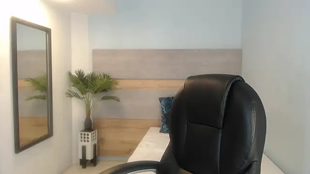 brendathompson  online show from September 13, 2025, 3:50 am