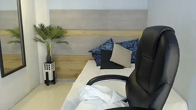 brendathompson  online show from September 20, 2025, 2:34 am