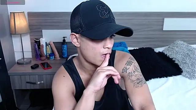 Liiamthompson online show from December 18, 2025, 9:21 pm