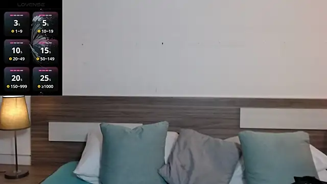 Liiamthompson online show from April 10, 2026, 9:36 am