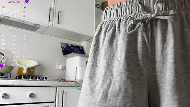 WhiteAnni online show from February 17, 2026, 5:48 am