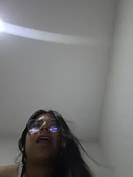 viccky vick online show from November 5, 2025, 5:02 pm