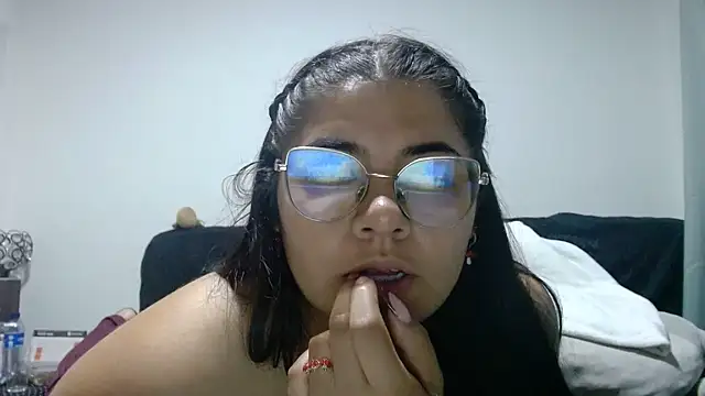 Snapshot of viccky_vick chatting on June 4, 2026, 11:44 pm viccky vick online show from June 4, 2026, 11:44 pm