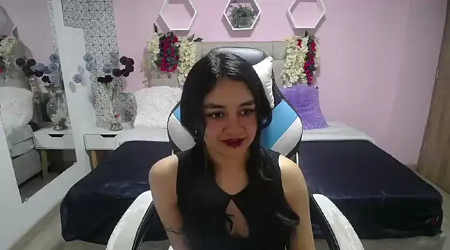 Snapshot of Lucy_Harris chatting on January 29, 2025, 7:32 pm Lucy Harris online show from January 29, 2025, 7:32 pm