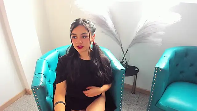 Snapshot of Lucy_Harris chatting on February 1, 2025, 7:44 pm Lucy Harris online show from February 1, 2025, 7:44 pm
