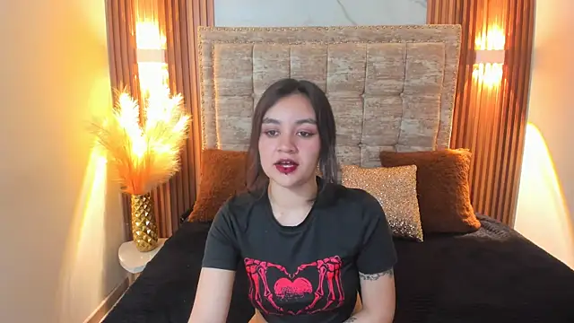 Snapshot of Lucy_Harris chatting on February 18, 2025, 7:19 pm Lucy Harris online show from February 18, 2025, 7:19 pm