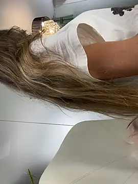 Snapshot of Anya-Ray chatting on February 5, 2025, 1:00 pm Anya-Ray online show from February 5, 2025, 1:00 pm