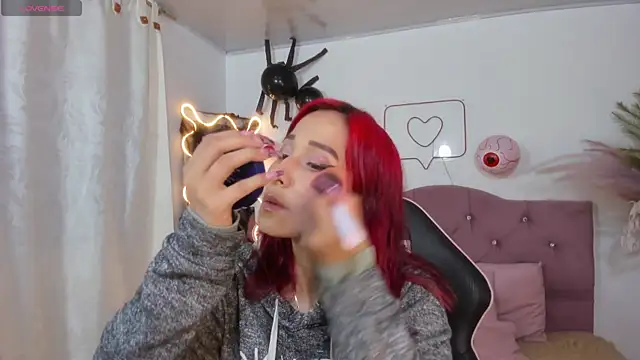 palmerfox tay online show from October 19, 2025, 3:29 am