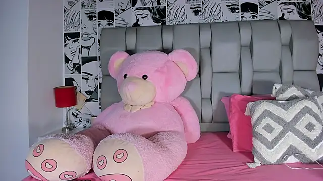 LucyRosse online show from April 5, 2026, 11:18 am