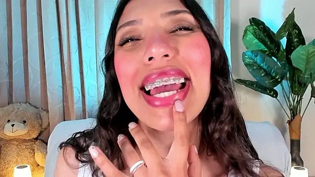 Miss veronicaa2 online show from February 23, 2026, 1:30 pm