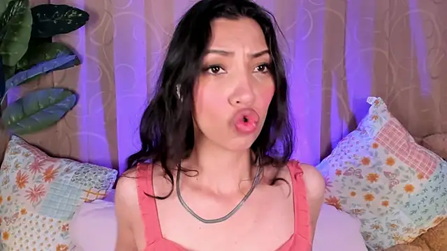 Miss veronicaa2 online show from June 1, 2026, 1:13 pm