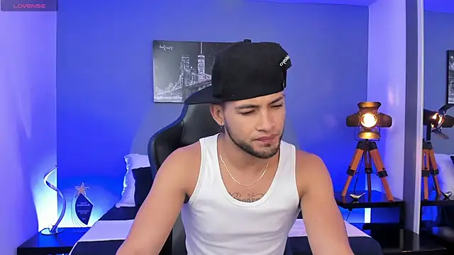 Max Conor1 online show from October 9, 2025, 12:03 pm