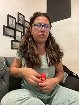 MirandaLatinaLovely online show from November 7, 2025, 3:50 am