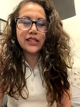 MirandaLatinaLovely online show from December 18, 2025, 6:08 am