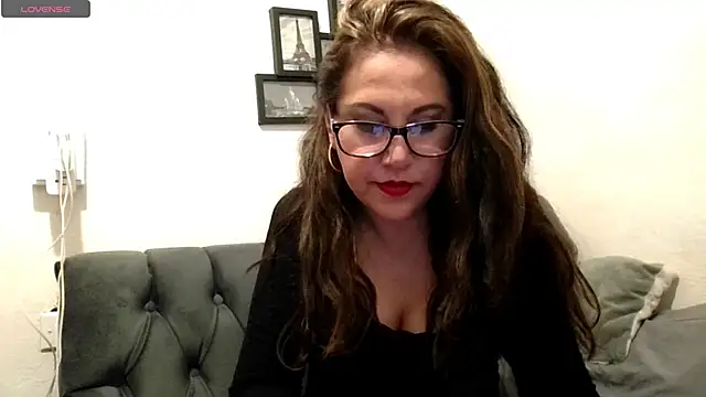 MirandaLatinaLovely online show from February 11, 2026, 5:01 am