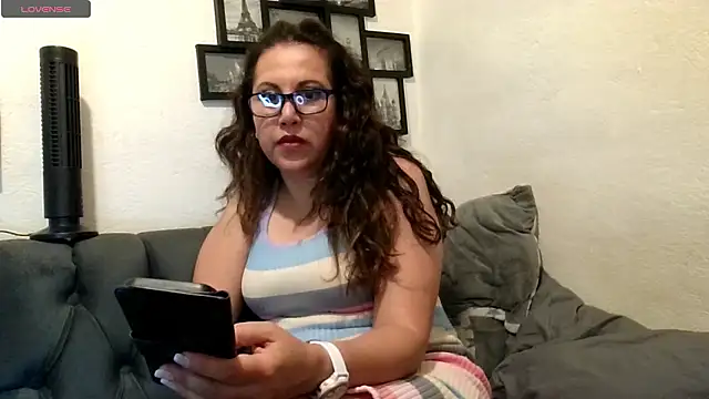 MirandaLatinaLovely online show from May 12, 2026, 5:15 am