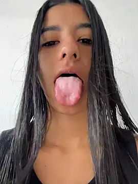 eva roseee online show from June 20, 2026, 2:09 pm